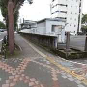 駐車場の入口の一部に 成り果てています・・・