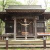 岳温泉街の奥に佇むこじんまりした神社