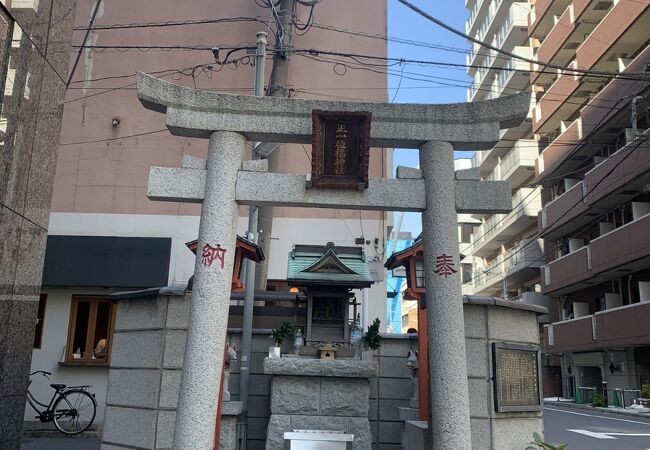 小さな稲荷神社