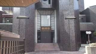 都会のお寺らしい雰囲気