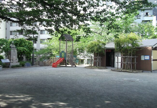 神田明神のすぐ近くにある小さな公園