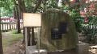 浅草神社の一角に立っています