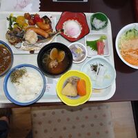 朝食はビュッフェです。たくさん食べました。