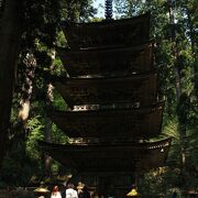 月日を重ねた姿が美しい素木造り：羽黒山五重塔
