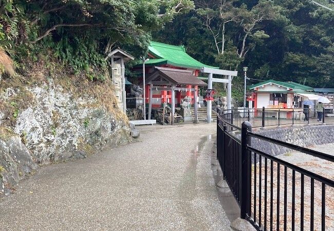 小さな神社