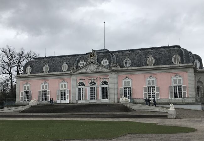 ピンク色の可愛い宮殿