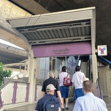 サパーンタクシン駅③出口