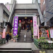 新橋駅からすぐの神社