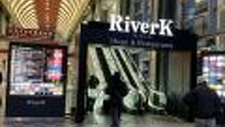 ４階には図書館もあります