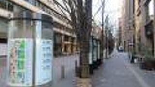 通りには簡単な地図も設置されていて、今どこにいるか一目瞭然で分かるように配慮されていました。