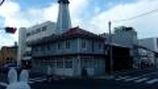 紺屋町を見守る火の見櫓付きの消防番屋