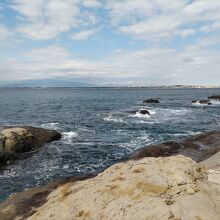 稚児ヶ淵からみた湘南の海と藤沢の町