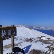 樽前山頂からの湖の眺めは風不死岳が隠す