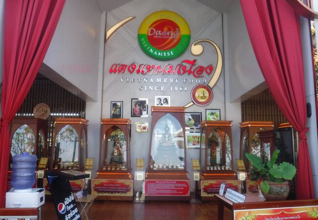 巨大なベトナム料理レストラン