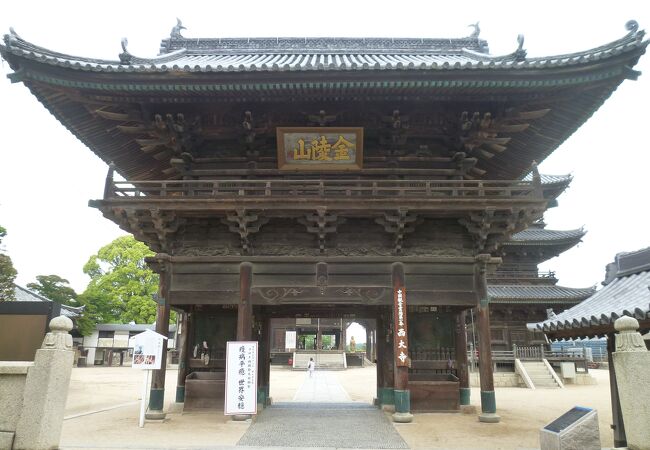 石門、仁王門、三重塔、経蔵は必見