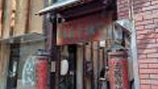 落ち着いた雰囲気ではありません