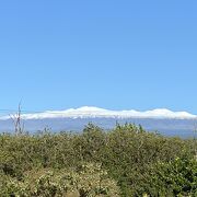 雪化粧のマウナケア山