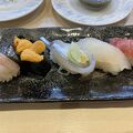街中で観光客でも新潟グルメを気軽に楽しめる回転寿司の名店