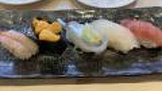 街中で観光客でも新潟グルメを気軽に楽しめる回転寿司の名店