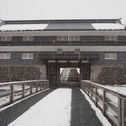 尾山神社から近い城門