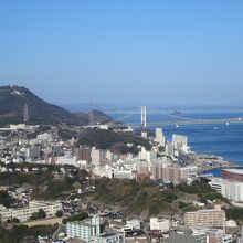 東側は火の山公園、関門橋、唐戸市場などが見えます。