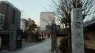 雄誉霊巌上人が開山