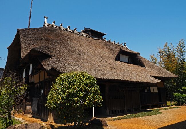 兜造りと呼ばれる茅葺屋根が美しい：田麦俣の多層民家（旧渋谷家住宅）