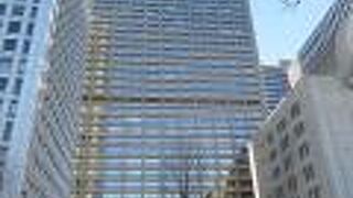 南に向かって右手に日本プレスセンター、左手に富国生命のビル、正面には日比谷センタービルがそびえていました。