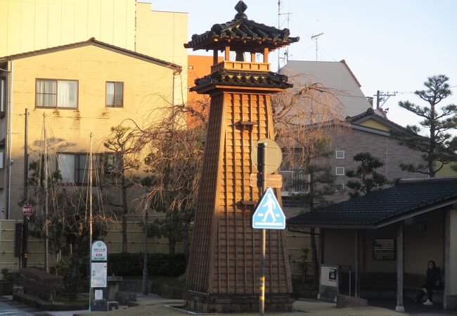 浅野川大橋の袂にあります