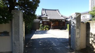 本光寺の塔頭として創建された日蓮宗寺院