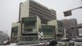 立方体を用いた興味深い建物