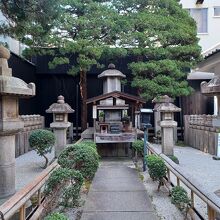 畜生塚を彷彿とさせる秀次一族の墓群