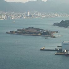 武蔵・小次郎の決闘の地、巌流島が見えます。