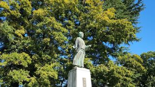 城址公園の中に