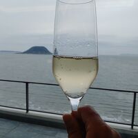 ラウンジでのシャンパン