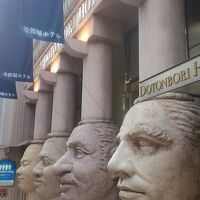 インパクトありすぎな大きな顔が並んでびっくり。