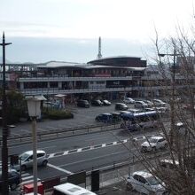 亀山八幡宮からよく見えるカモンワーフ。