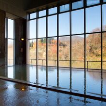 露天はないですが、湯船に浸かると景色がよく見えます。