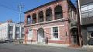 素晴らしい明治時代の赤煉瓦造の建物です。