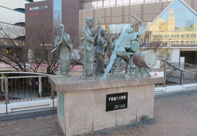 下関大丸に買い物に行ったときに偶然見つけた「平家踊りの群像」