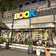 ホーチミンブックストリートのブックカフェ