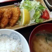 素朴な雰囲気の食堂の絶品料理