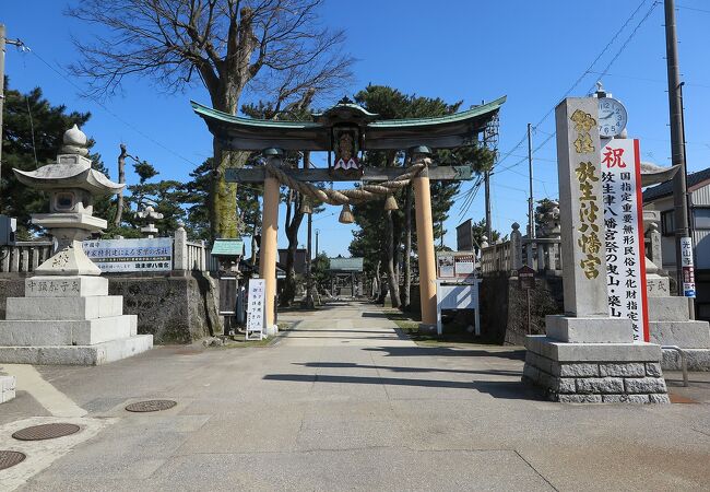 放生津八幡宮