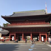 外国からの観光客にも人気の寺です