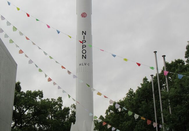 外にH-Iロケットの実物大模型