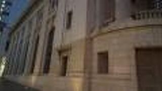 横浜の馬車道駅の駅の上にある建物