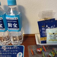 無料のコーヒーとお茶と水