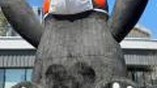 バスターミナルと商業施設