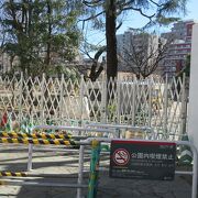 【東郷元帥記念公園】は仮囲いがされ、整備工事中でした。