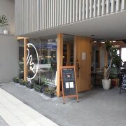 天神橋商店街に面するカフェ